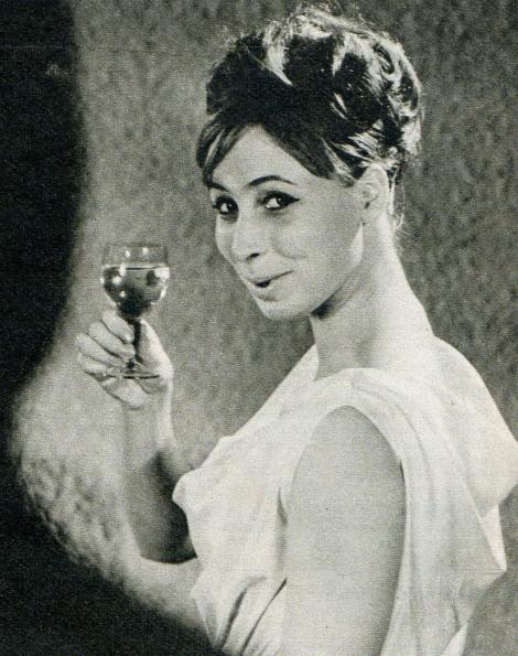 Foto: Waltraut Denger; "Funk und Fernsehen der DDR", Nr. 46/1965, Seite 17; im Bild: Vera Oelschlegel