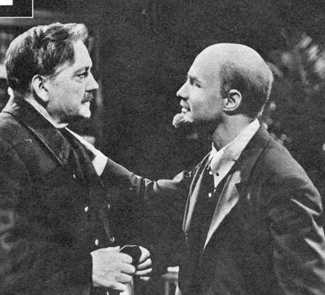 Foto: Christine Nerlich; “Funk und Fernsehen der DDR”, Nr. 25/1967, Titel; im Bild von links: Hermann Wasdik und Ekkehard Schall als Lenin.