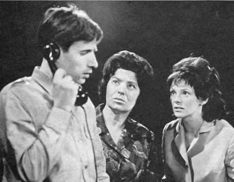 Foto: “Funk und Fernsehen der DDR”, Nr. 23/1965, Seite 17; im Bild von links: Winfried Wagner, Gisela Morgen und Doris Abesser.
