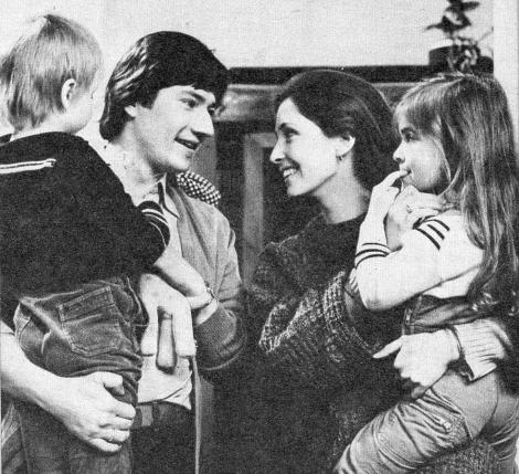 Foto: Christine Nerlich; “FF dabei”, Nr. 40/1983 Seite 21; im Bild: Michéle Marian, Jörg Hengstler und Kinder.
