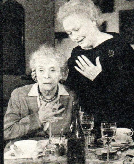 Foto: “FF dabei”, Nr. 16/1989, Seite 18; im Bild von links: Lotte Loebinger und Manja Behrens