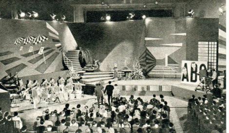 Foto: „Funk und Fernsehen der DDR“, Nr. 26/1962, Seite 20; Blick in den Kultursaal des VEB „8. Mai“ in Karl-Marx-Stadt